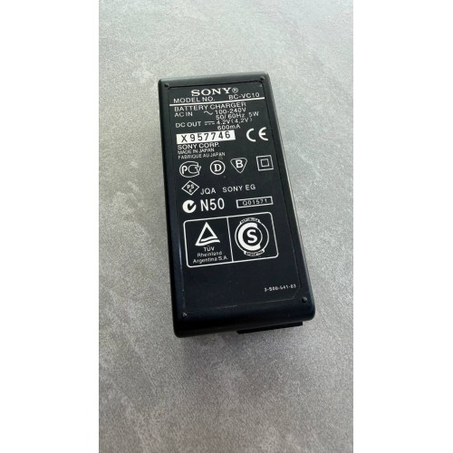 Зарядний пристрій SONY BC-VC10