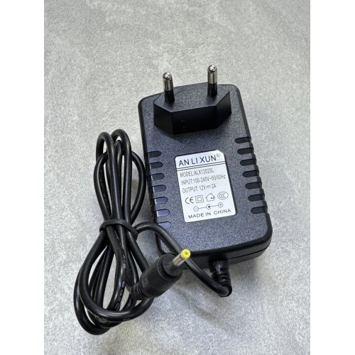 Блок живлення імпульсний для планшетів 12V 2A (2.5мм x 0.7мм)